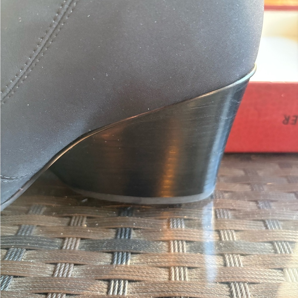 Chic Donald Pliner Black Heeled Booties - Picture 3 of 11